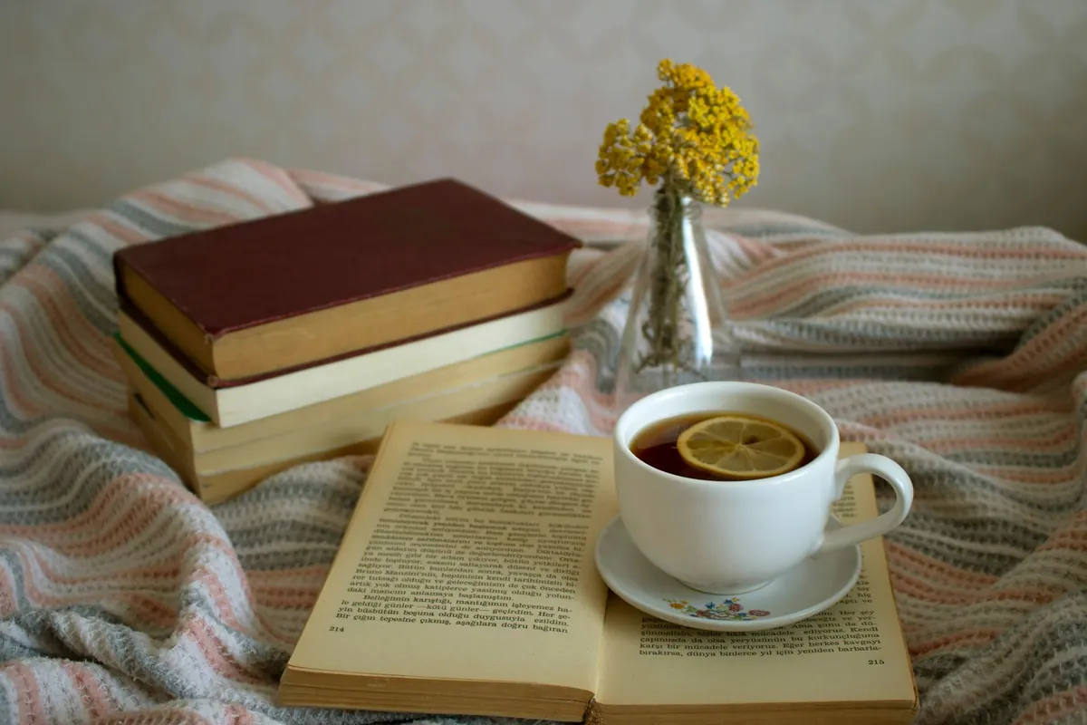 Building a Cozy Autumn Reading List for Rainy Afternoons