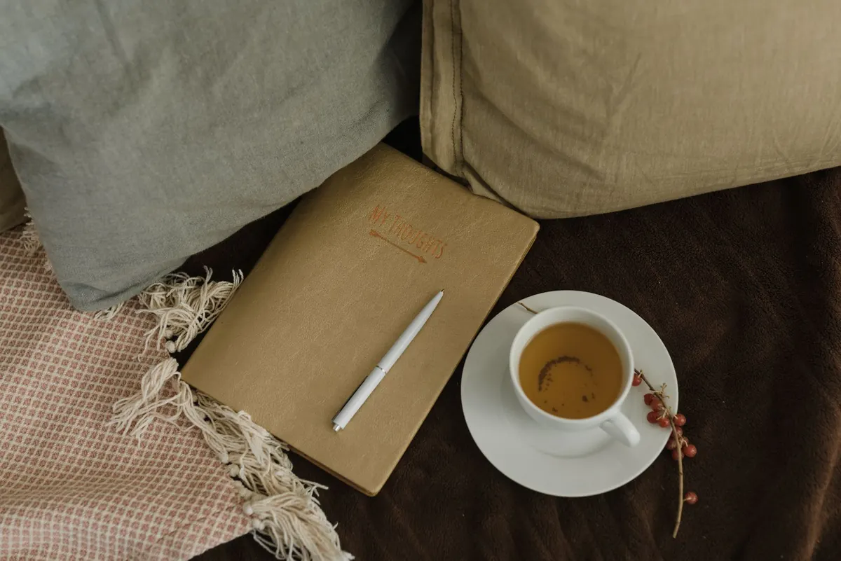 The 10-Minute Evening Journaling Checklist for Busy People